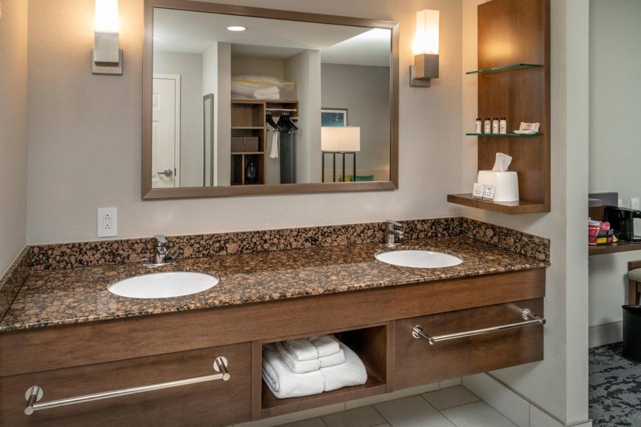 Delta Hotels By Marriott Huntington Mall Barboursville Dış mekan fotoğraf