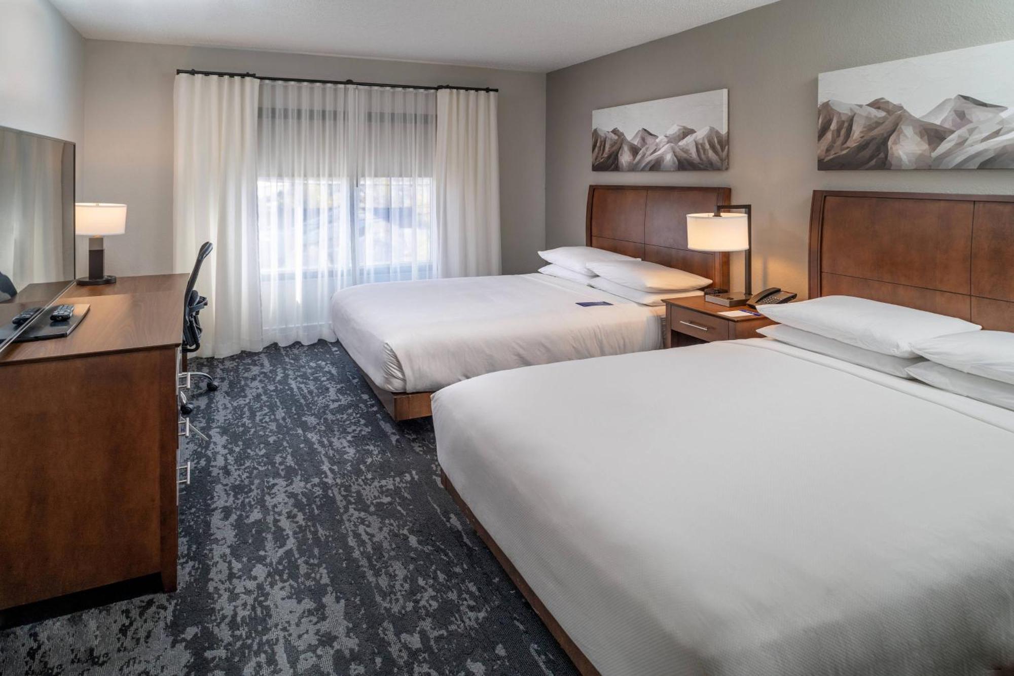 Delta Hotels By Marriott Huntington Mall Barboursville Dış mekan fotoğraf