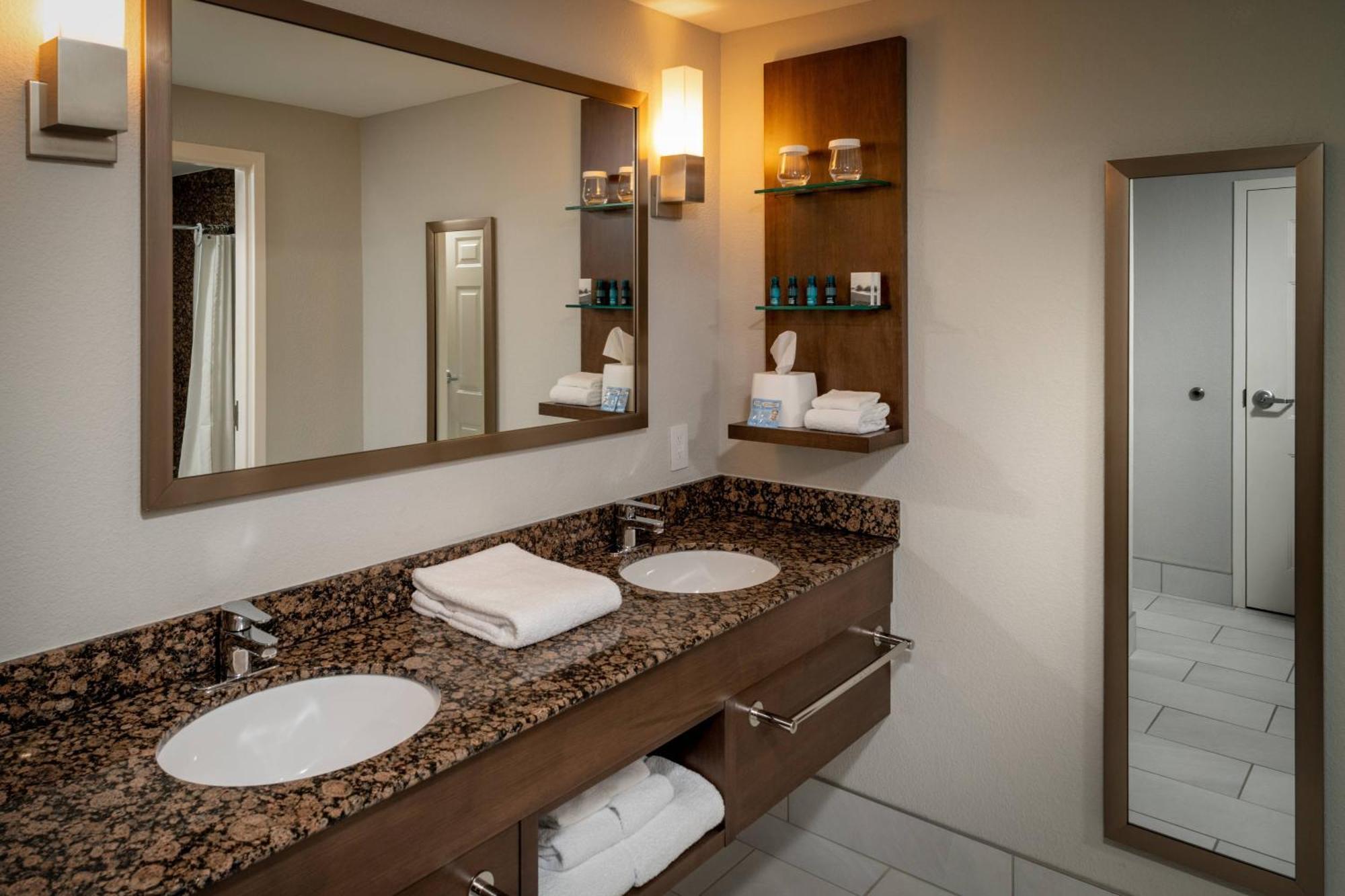 Delta Hotels By Marriott Huntington Mall Barboursville Dış mekan fotoğraf