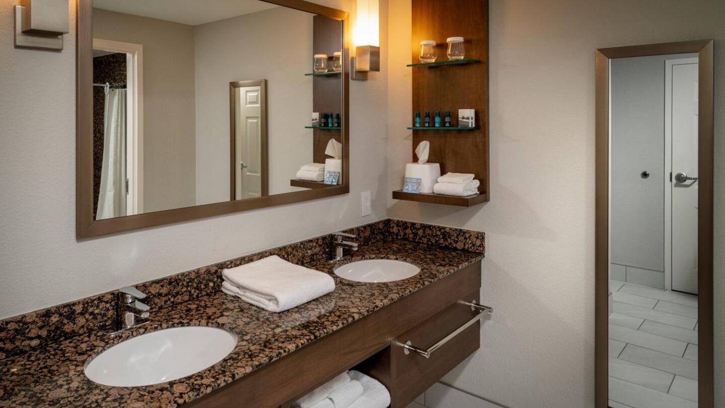 Delta Hotels By Marriott Huntington Mall Barboursville Dış mekan fotoğraf